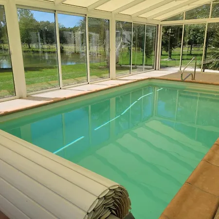 Pensionat Avec Piscine Interieure Au Calme De La Campagne Héric