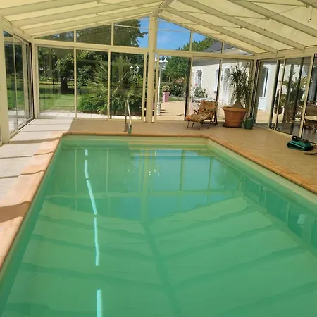Pensionat Avec Piscine Interieure Au Calme De La Campagne 3*